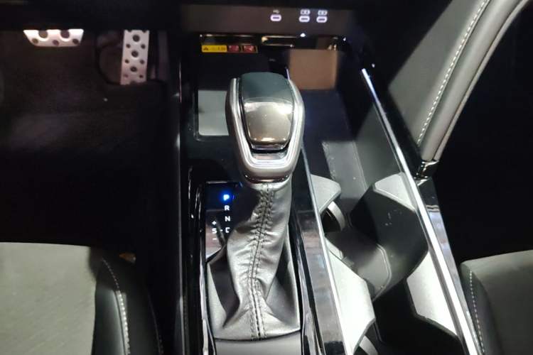 Used Toyota Camry 2024 Dual-Motor 2.0HS Sport Edition Gear Lever