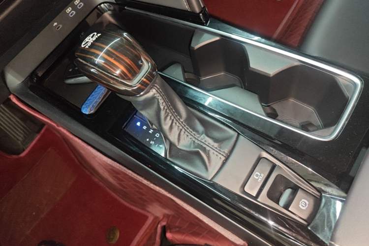 Used Toyota Camry 2024 Dual-Motor 2.0 HE Elite Edition Gear Lever