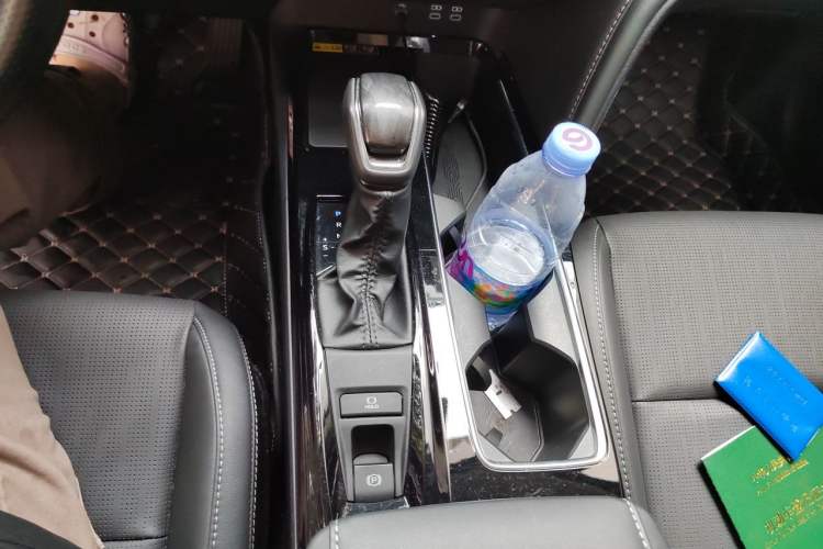Used Toyota Camry 2024 Dual-Motor 2.0 HG Premium Edition Gear Lever