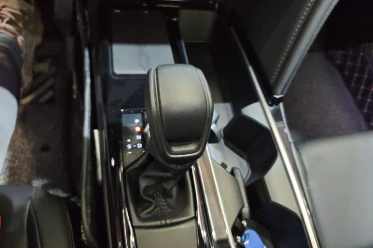 Used Toyota Camry 2024 Dual-Motor 2.0 HE Elite Edition Gear Lever