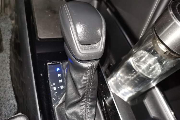Used Toyota Camry 2024 Dual-Motor 2.0 HE Elite Edition Gear Lever
