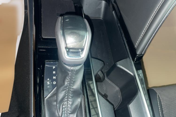 Used Toyota Camry 2024 Dual-Motor 2.0 HXS Sport Plus Edition Gear Lever