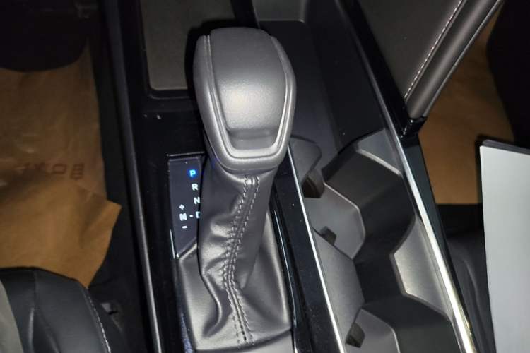 Used Toyota Camry 2024 2.0E Elite Edition Gear Lever