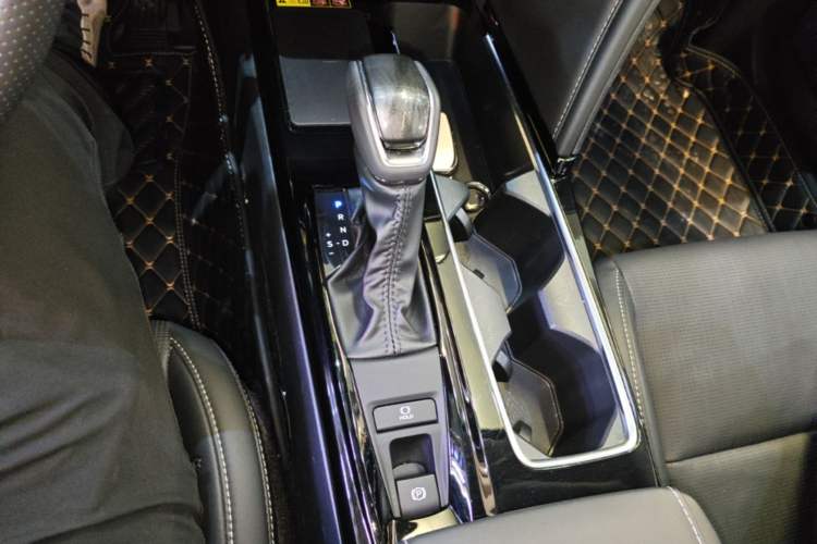 Used Toyota Camry 2024 Dual-Motor 2.0 HG Premium Edition Gear Lever