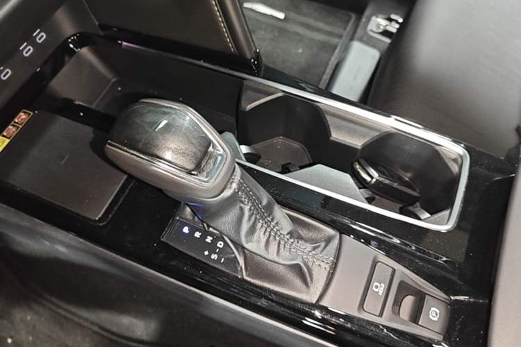 Used Toyota Camry 2024 Dual-Motor 2.0 HG Premium Edition Gear Lever