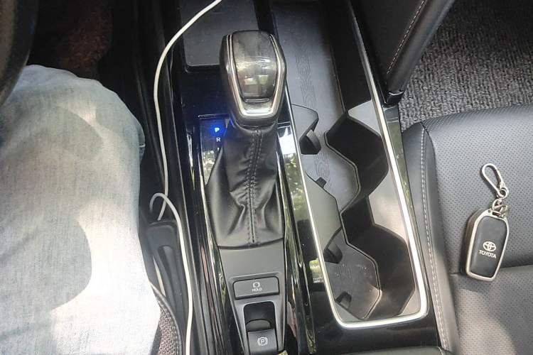 Used Toyota Camry 2024 Dual-Motor 2.0 HGVP Luxury Edition Gear Lever