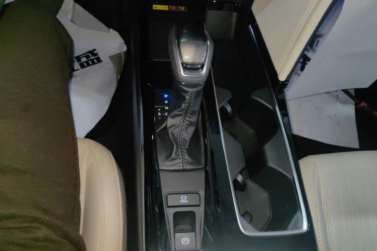 Used Toyota Camry 2024 Dual-Engine 2.5HG Prestige Edition Gear Lever
