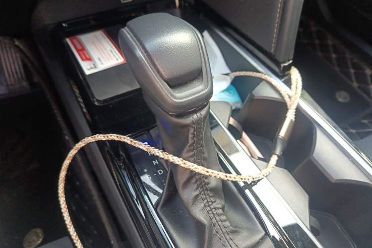 Used Toyota Camry 2024 Dual-Motor 2.0 HE Elite Edition Gear Lever