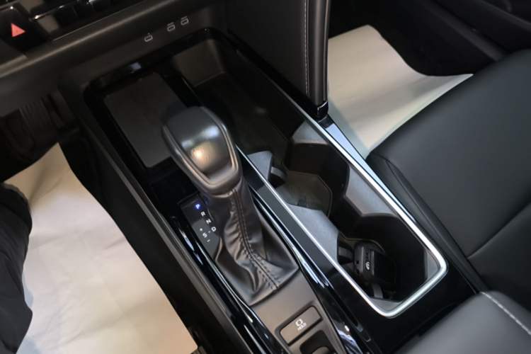 Used Toyota Camry 2024 Dual-Motor 2.0 HE Elite Edition Gear Lever