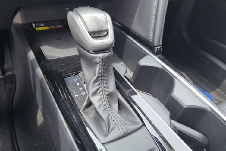 Used Toyota Camry 2024 2.0 GVP Luxury Edition Gear Lever