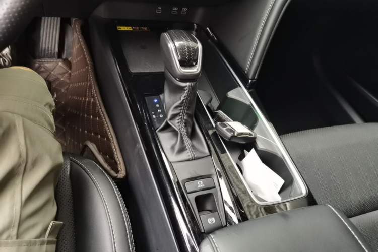 Used Toyota Camry 2024 Dual-Motor 2.5HQ Flagship Edition Gear Lever