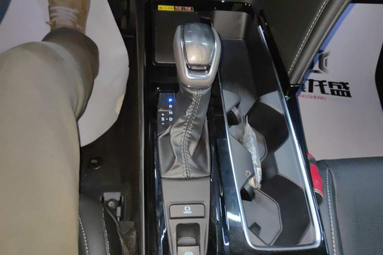Used Toyota Camry 2024 Dual-Engine 2.5HG Prestige Edition Gear Lever