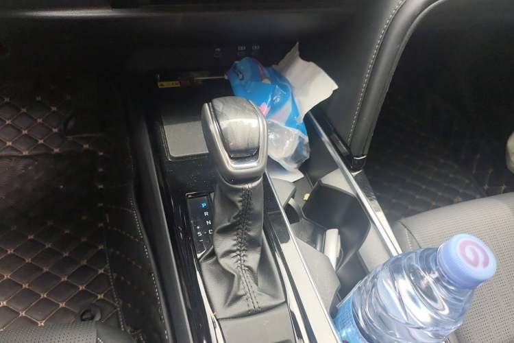 Used Toyota Camry 2024 Dual-Motor 2.0 HG Premium Edition Gear Lever