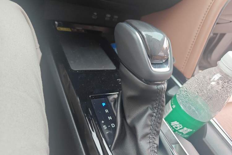 Used Toyota Camry 2024 Dual-Motor 2.0 HG Premium Edition Gear Lever