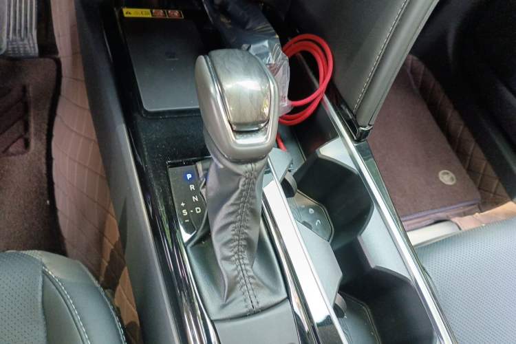 Used Toyota Camry 2024 Dual-Motor 2.0 HGVP Luxury Edition Gear Lever