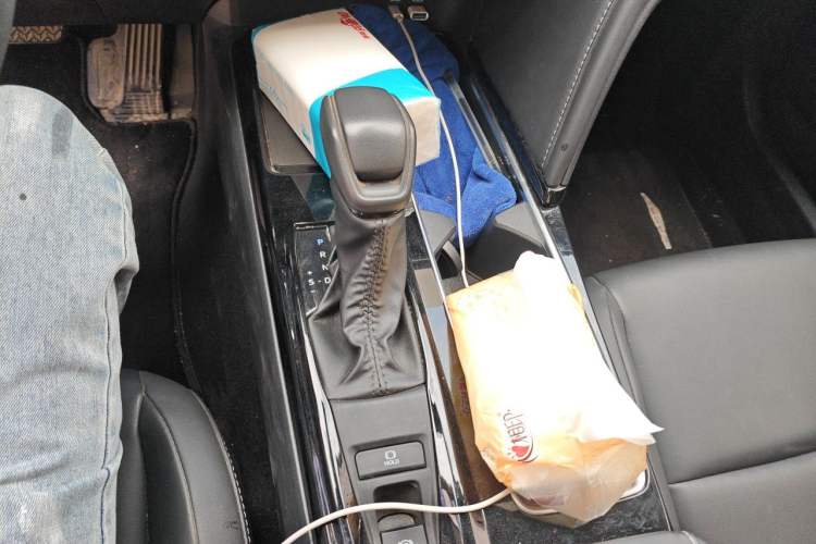 Used Toyota Camry 2024 Dual-Motor 2.0 HE Elite Edition Gear Lever