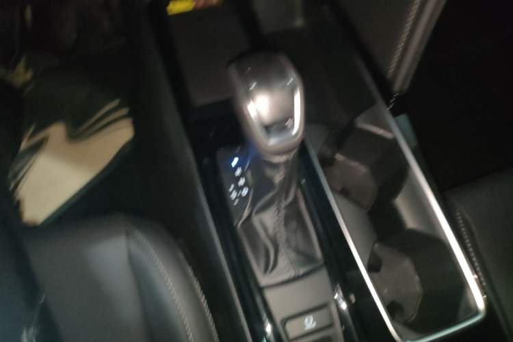 Used Toyota Camry 2024 Dual-Motor 2.0 HGVP Luxury Edition Gear Lever