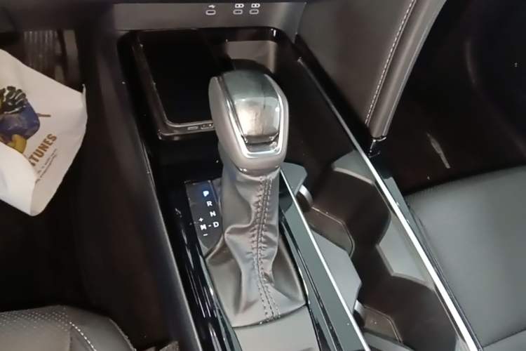 Used Toyota Camry 2024 2.0 GVP Luxury Edition Gear Lever