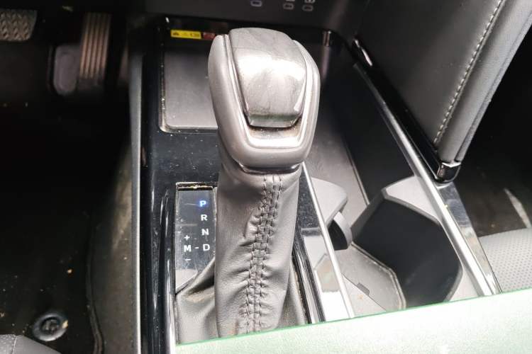 Used Toyota Camry 2024 2.0 GVP Luxury Edition Gear Lever