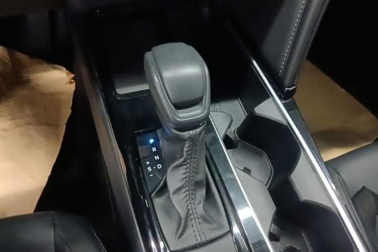 Used Toyota Camry 2024 Dual-Motor 2.0 HE Elite Edition Gear Lever