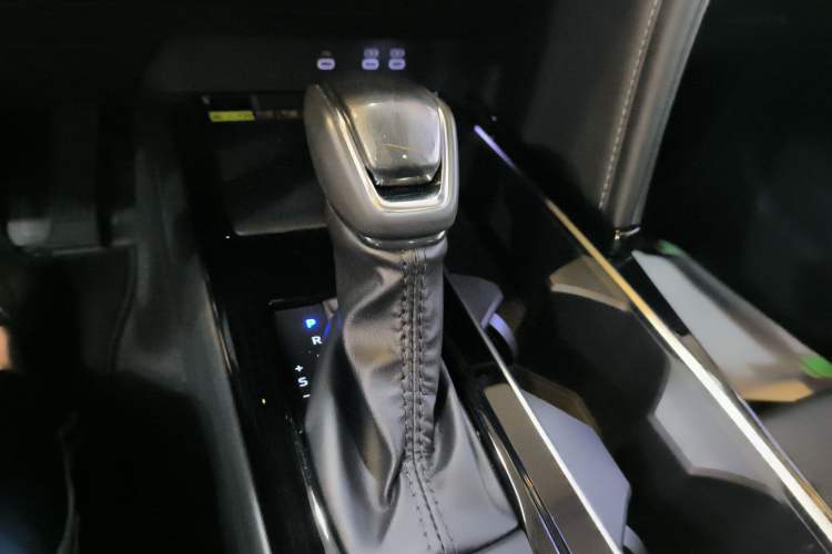 Used Toyota Camry 2024 Dual-Motor 2.0 HG Premium Edition Gear Lever