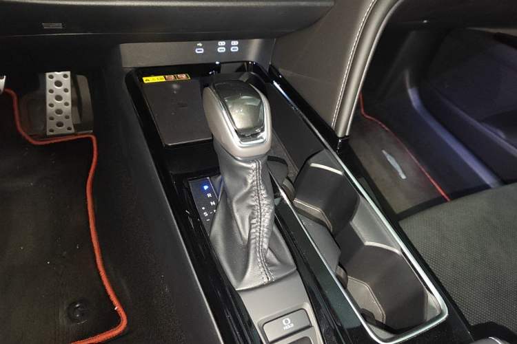 Used Toyota Camry 2024 Dual-Motor 2.5 HXS Sport Plus Edition Gear Lever