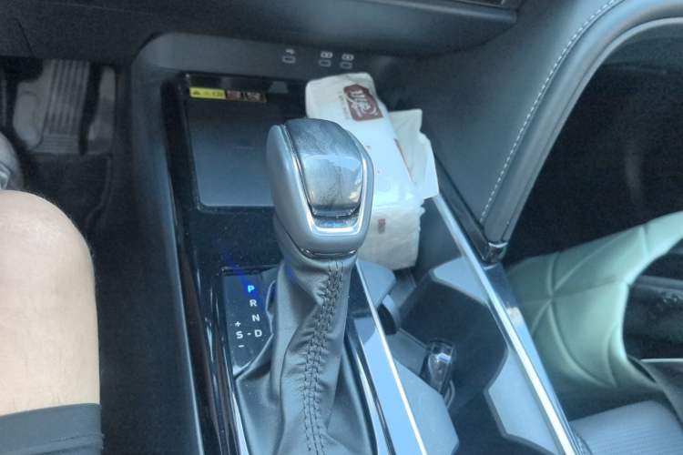 Used Toyota Camry 2024 Dual-Engine 2.5HG Prestige Edition Gear Lever
