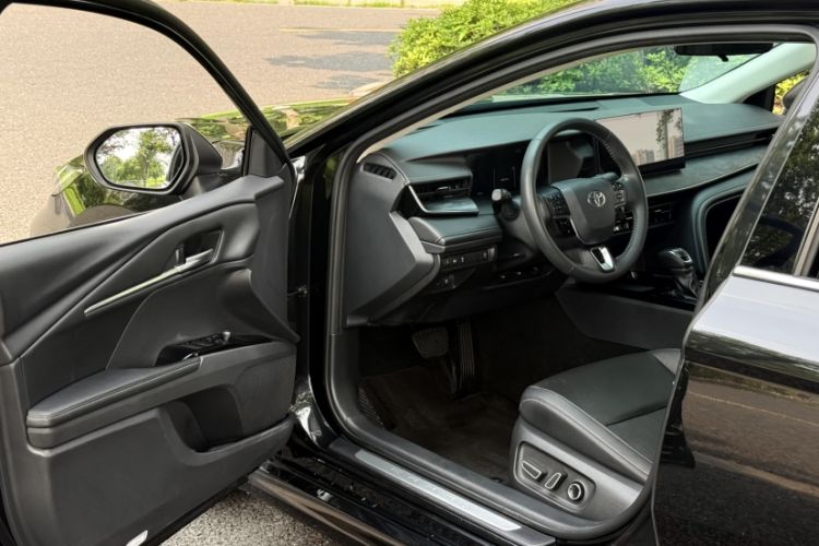 Used Toyota Camry 2024 2.0G Prestige Edition Interior 1