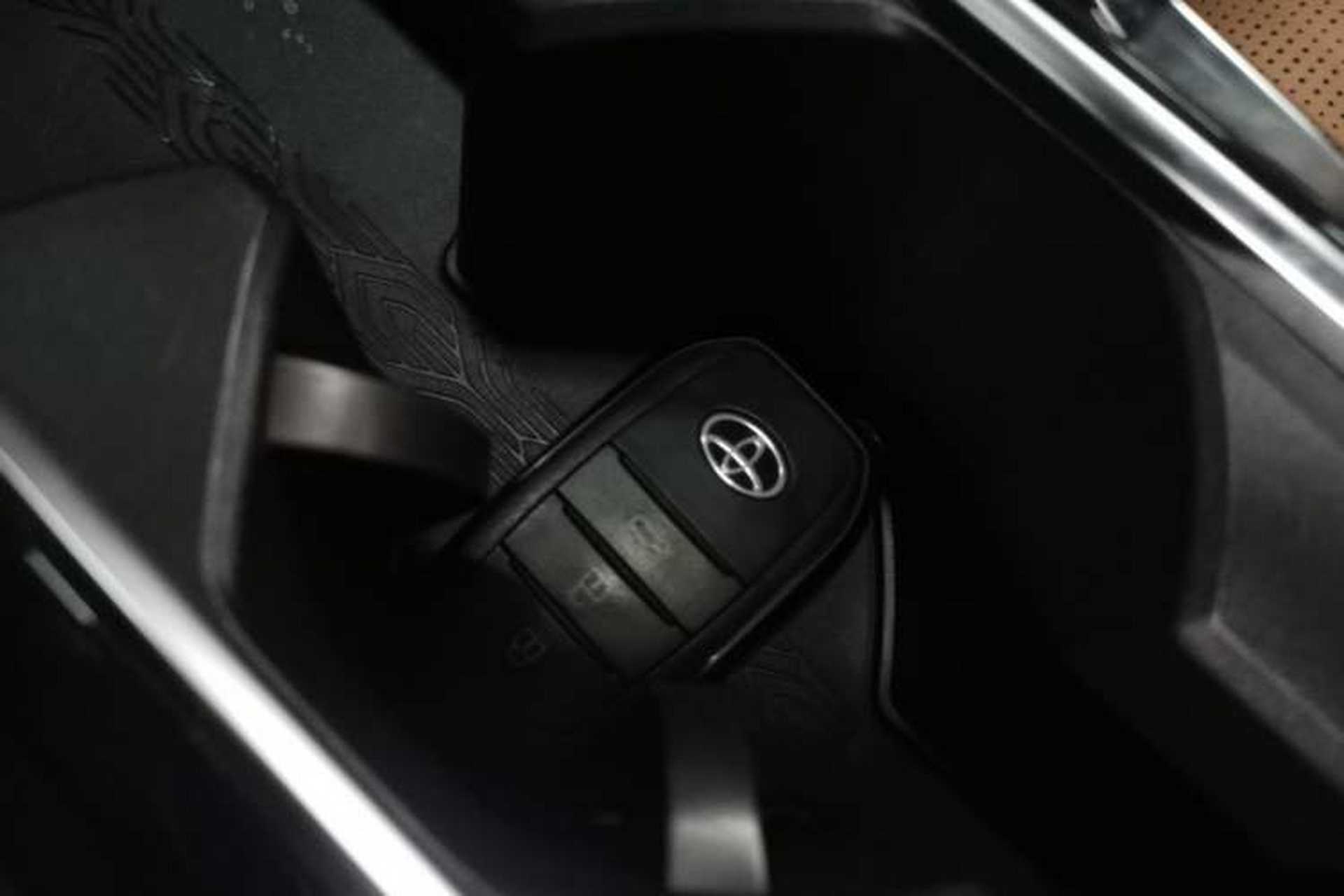Used Toyota Camry 2024 Dual-Motor 2.0 HG Premium Edition Interior 1