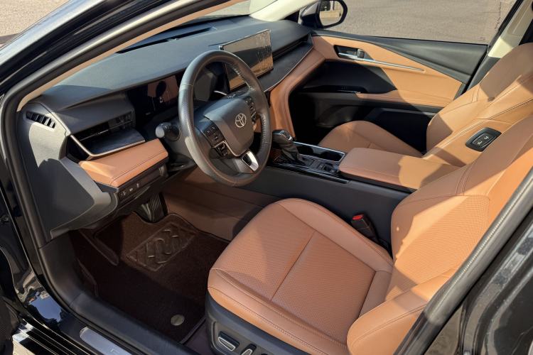 Used Toyota Camry 2024 Dual-Motor 2.0 HGVP Luxury Edition Interior 1