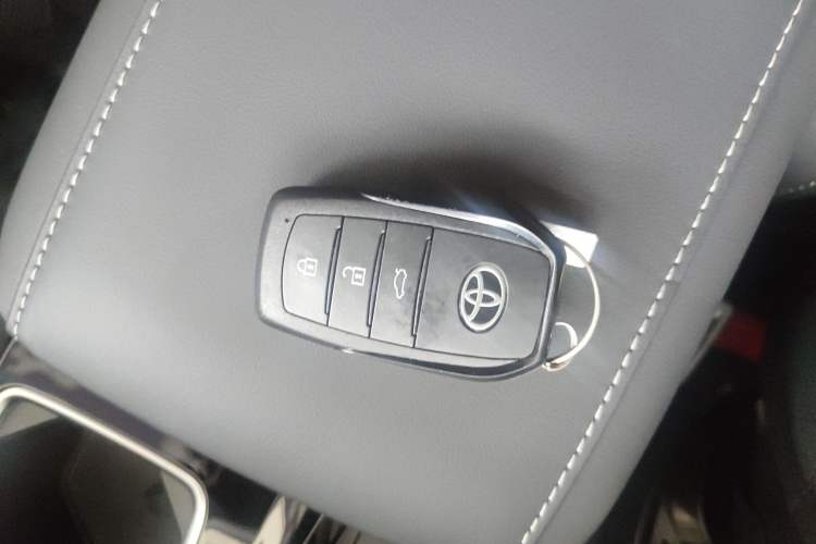 Used Toyota Camry 2024 Dual-Motor 2.0 HG Premium Edition Interior 1