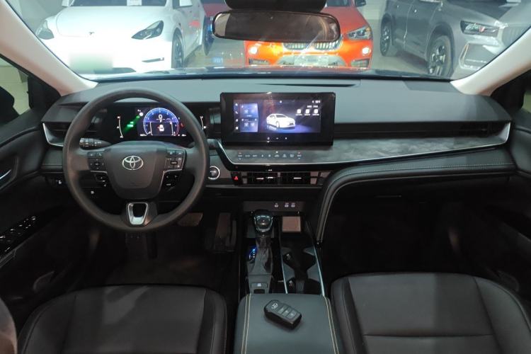 Used Toyota Camry 2024 Dual-Motor 2.0 HE Elite Edition Interior 2