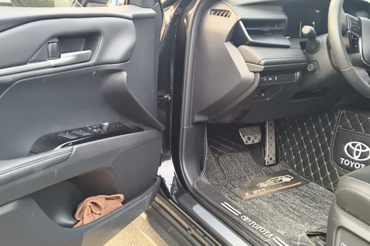 Used Toyota Camry 2024 Dual-Motor 2.5 HXS Sport Plus Edition Interior 3