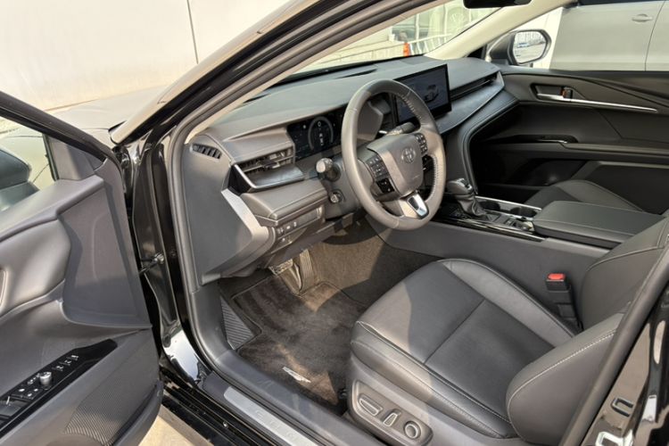 Used Toyota Camry 2024 Dual-Engine 2.5HG Prestige Edition Interior 3