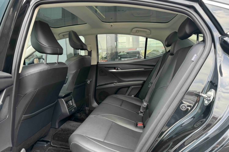Used Toyota Camry 2024 Dual-Engine 2.5HG Prestige Edition Interior 3
