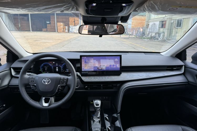 Used Toyota Camry 2024 Dual-Motor 2.0 HG Premium Edition Interior 3