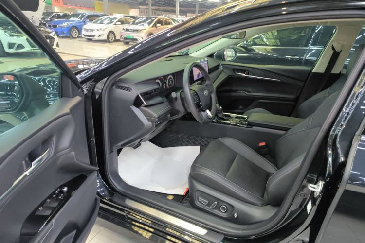 Used Toyota Camry 2024 Dual-Motor 2.0 HG Premium Edition Interior 3