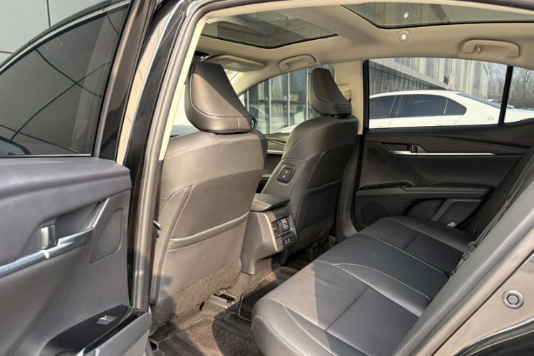 Used Toyota Camry 2024 Dual-Engine 2.5HG Prestige Edition Interior 4