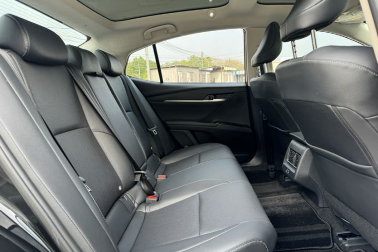 Used Toyota Camry 2024 Dual-Motor 2.0 HG Premium Edition Interior 4