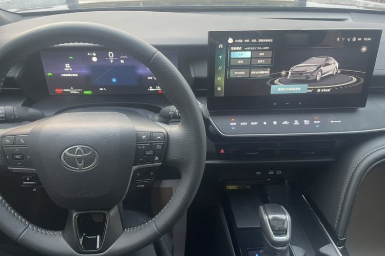 Used Toyota Camry 2024 Dual-Motor 2.0 HXS Sport Plus Edition Interior 4