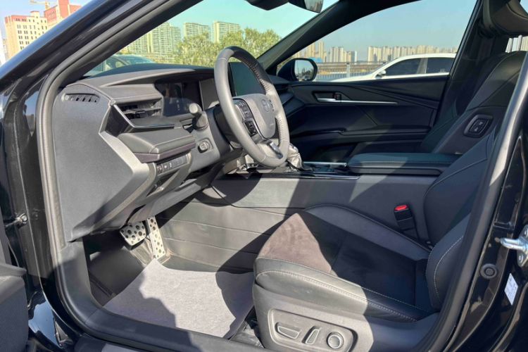 Used Toyota Camry 2024 Dual-Motor 2.5 HXS Sport Plus Edition Interior 4