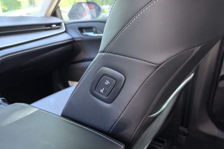 Used Toyota Camry 2024 Dual-Motor 2.0 HGVP Luxury Edition Interior 5
