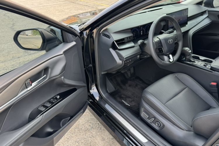 Used Toyota Camry 2024 Dual-Motor 2.0 HG Premium Edition Interior 5