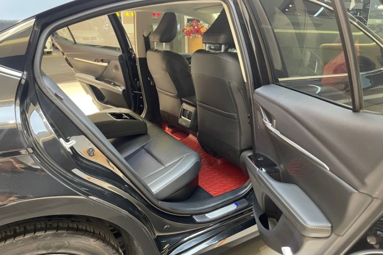 Used Toyota Camry 2024 Dual-Motor 2.0 HG Premium Edition Interior 6
