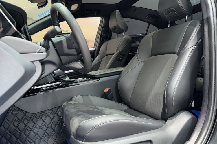 Used Toyota Camry 2024 Dual-Motor 2.0HS Sport Edition Interior 6