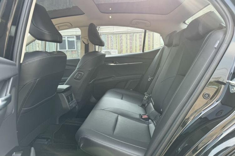 Used Toyota Camry 2024 Dual-Motor 2.0 HG Premium Edition Interior 6