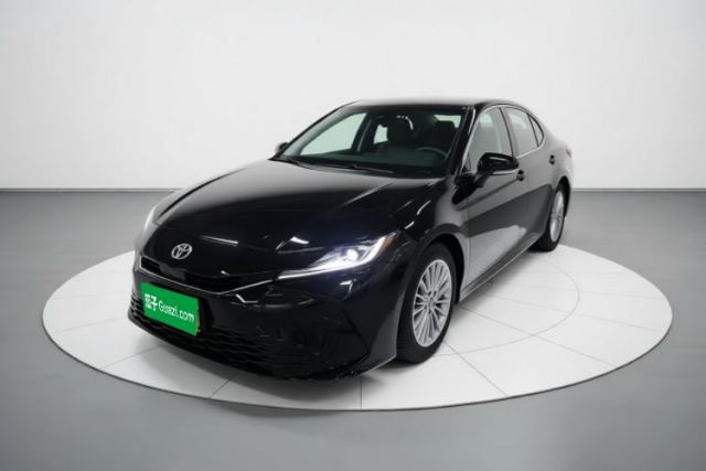 Ojetý Toyota Camry 2024 Dual-Motor 2.0 HE Elite Edition