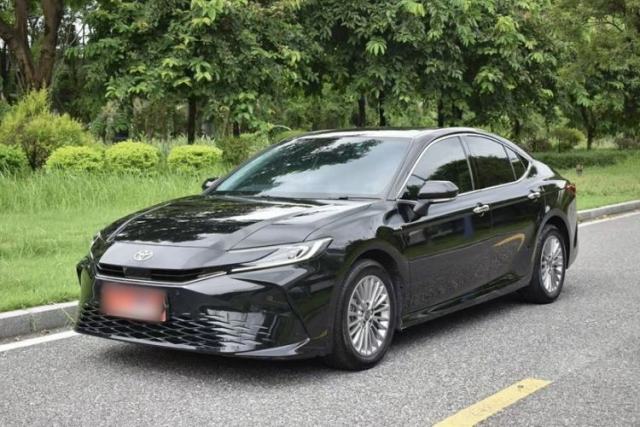 Used Toyota Camry 2024 Dual-Motor 2.0 HGVP Luxury Edition