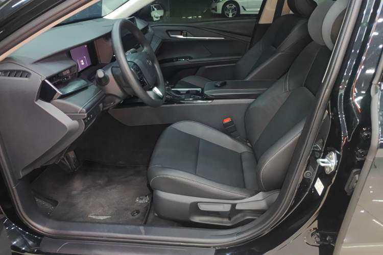 Used Toyota Camry 2024 Dual-Motor 2.0 HE Elite Edition Left Front Seat
