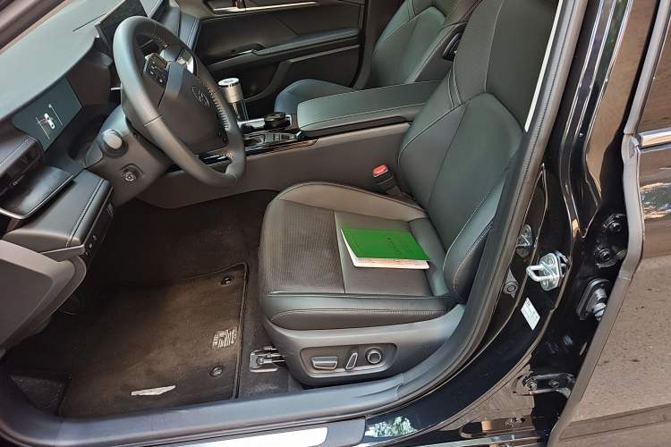 Used Toyota Camry 2024 Dual-Engine 2.5HG Prestige Edition Left Front Seat